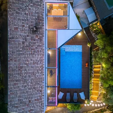 Genets - Bioclimatic Pergola And Swimming Pool * Montaud (Herault)