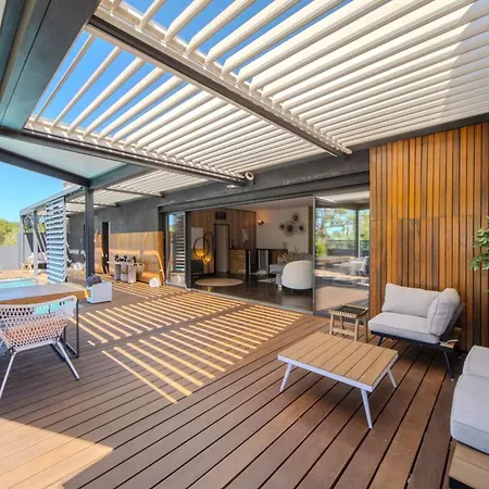 Genets - Bioclimatic Pergola And Swimming Pool Montaud (Herault)